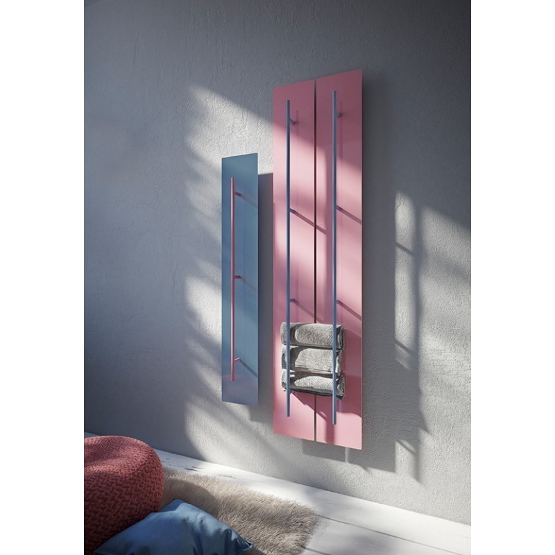 Sèche-serviette radiateur eau chaude design Anteso V bleu mat avec une barre rose mat