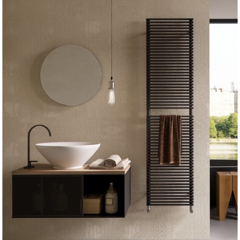 Sèche-serviette radiateur eau chaude vertical moderne design Antpieno noir mat