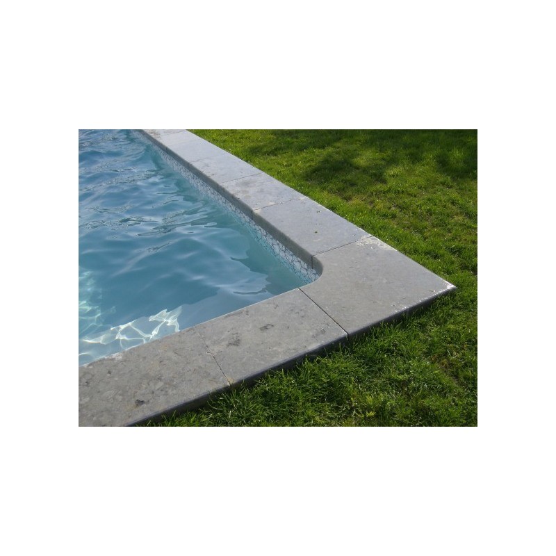 Margelle d'angle piscine, bord droit, pierre du limeyrat pour margelle gris épaisseur 5cm.