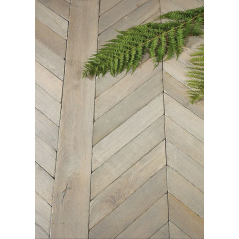 Parquet ancien vieilli chêne français massif fougères baton rompu , vieux gris, ép : 14 mm , largeur 80 mm