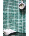 Emaux de verre vert clair nuancé mosaique pour le sol de la douche piscine mosbr-3001 antiderapant 2.5x2.5x0.4cm sur trame.
