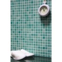 Emaux de verre vert clair nuancé mosaique pour le sol de la douche piscine mosbr-3001 antiderapant 2.5x2.5x0.4cm sur trame.