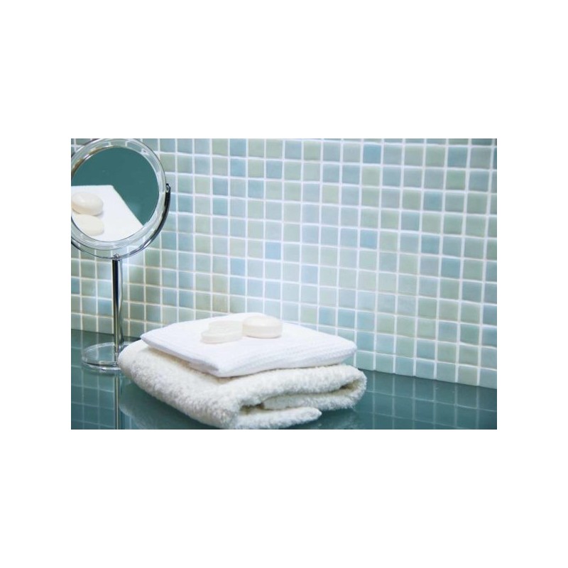 Emaux de verre piscine bleu et vert clair mosaique salle de bain combi-8 2.5x2.5cm sur trame.