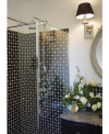 mosaique salle de bain D octogone marbre noir avec cabochon blanc sur trame 30.5x30.5x1cm