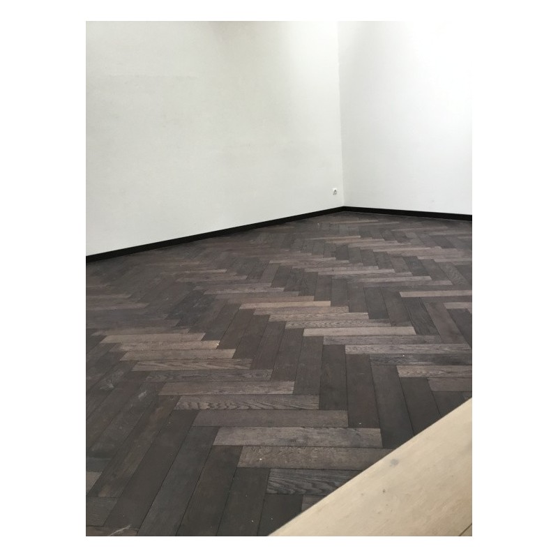 Parquet ancien chêne massif français baton rompu , vieilli noir intense , ép : 21 mm , largeur 190 mm