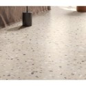 Carrelage effet terrazzo mat 60x60cm, 90x90cm et 120x120cm rectifié sur fond taupe, santadeconcrete medium sand