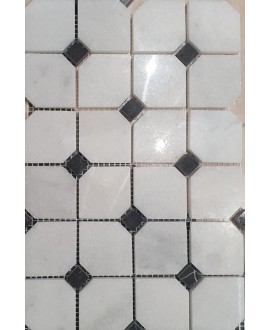 mosaique salle de bain D octogone marbre blanc avec cabochon noir sur trame 30.5x30.5x1cm