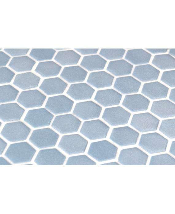 Emaux de verre hexagonal bleu clair mat sur plaque de 30.1x29cm sol et mur onxstoneglass light blue