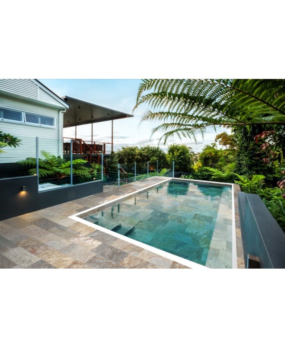 Carrelage piscine imitation pierre de bali beige gris dénuancé 30x60cm et 15x15cm savstelvio lisse.