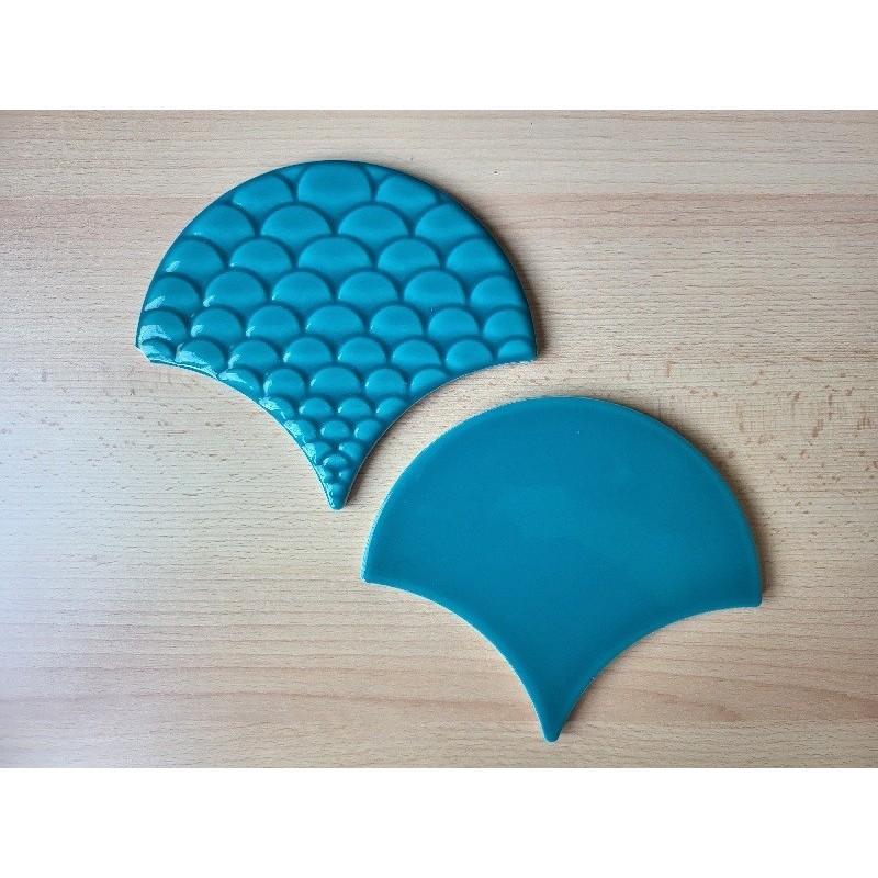 Carrelage écaille de poisson bleu turquoise brillant décor et lisse 14x16cm pour le mur diff caraibes