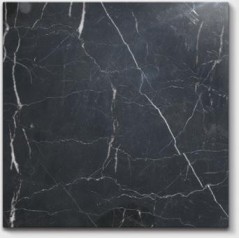 Dalle de marbre noir D 30.5x30.5cm pour le sol de la salle de bain.