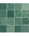Carrelage imitation zellige brillant vert olive nuancé 10x10cm, natstowmixolive dans la salle de bains